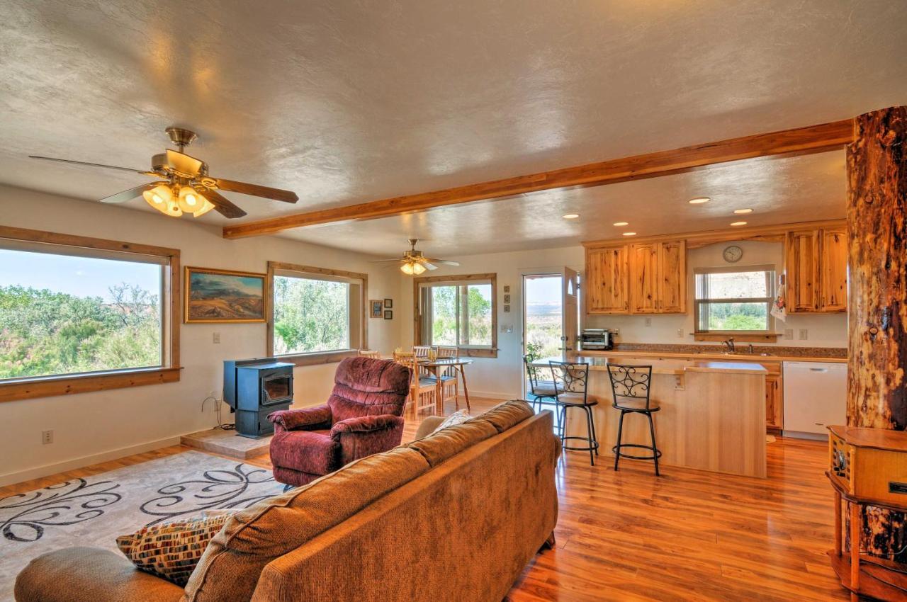 Cozy Henrieville Cabin 18 Mi To Bryce Canyon Np! ภายนอก รูปภาพ